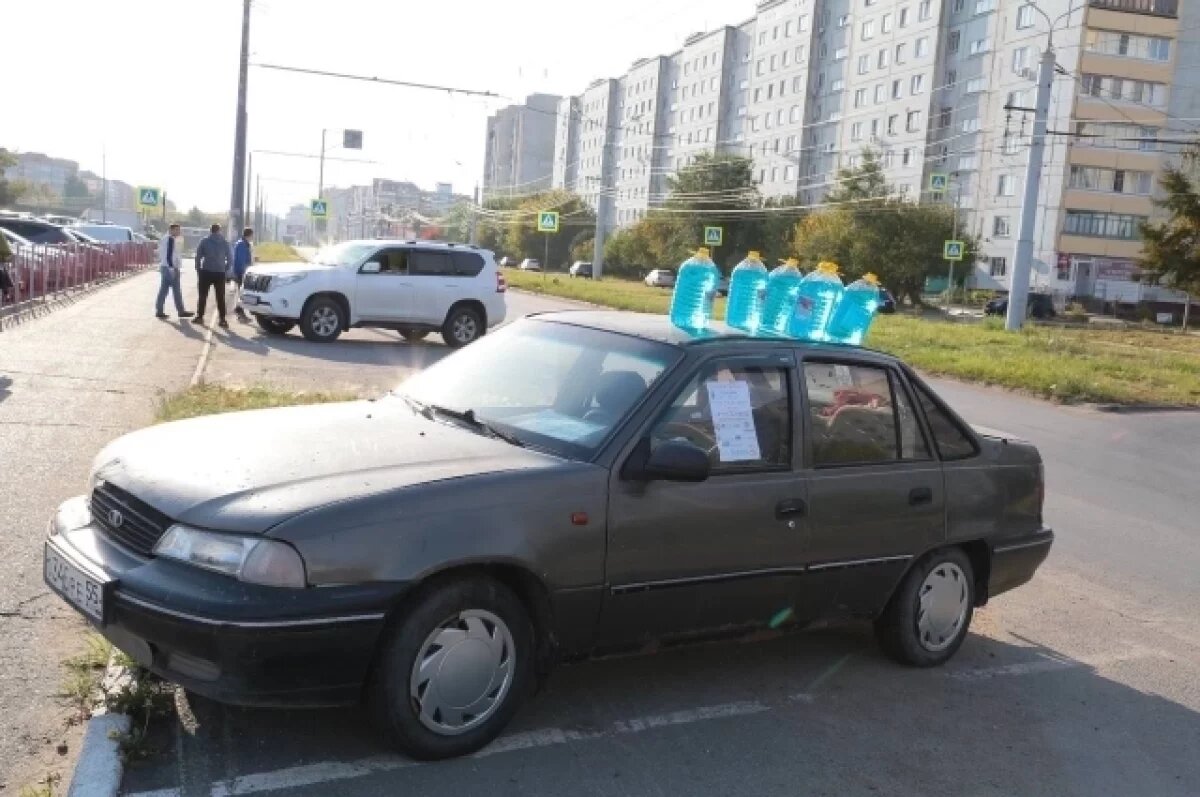    В Омске автомобиль-магазин отправили на штрафстоянку за незаконную торговлю