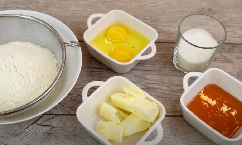 Медовик за минимум времени: секрет идеального торта без духовки