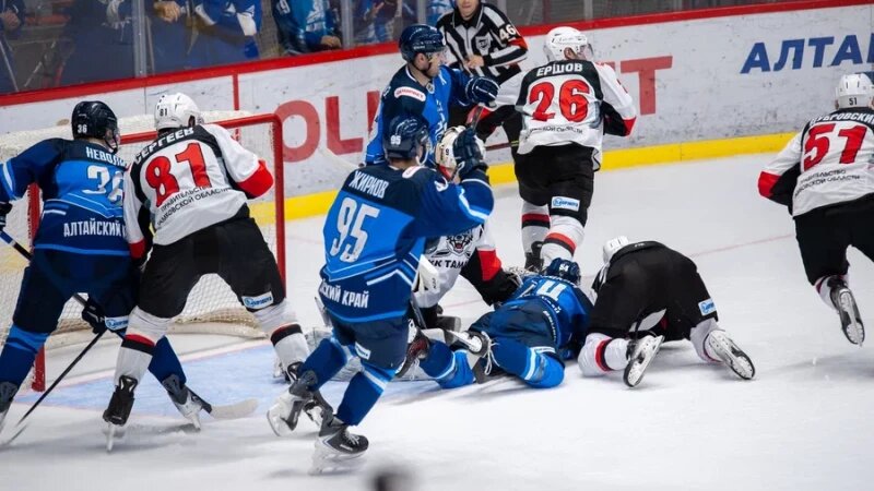     Матч с ХК «Тамбов» Фото хоккейной команды «Динамо-Алтай».