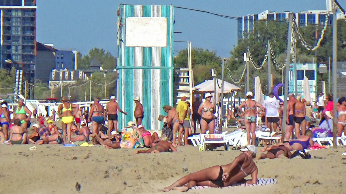 Центральный пляж в Анапе осенью 24.09.2025