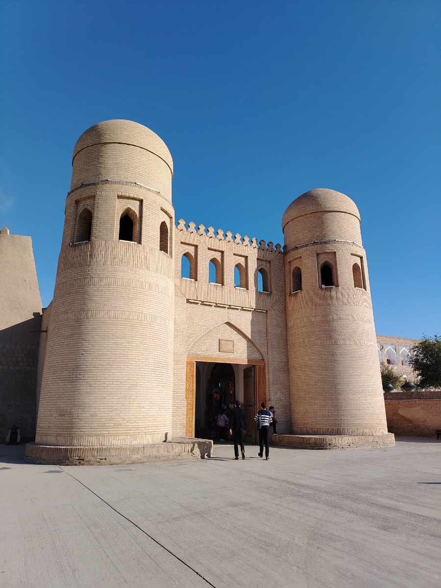 Одни из 4-х ворот в Ичан-кала. Фото автора