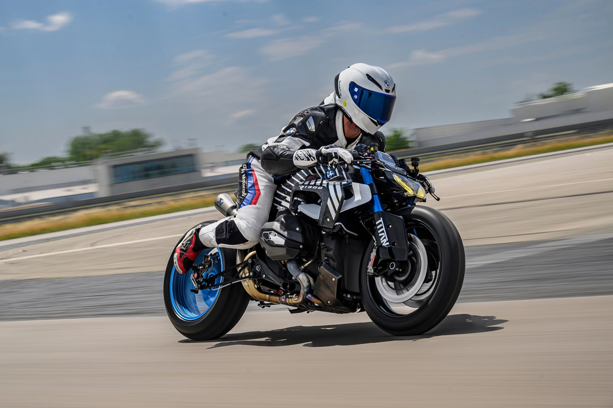 BMW R1300R Titan