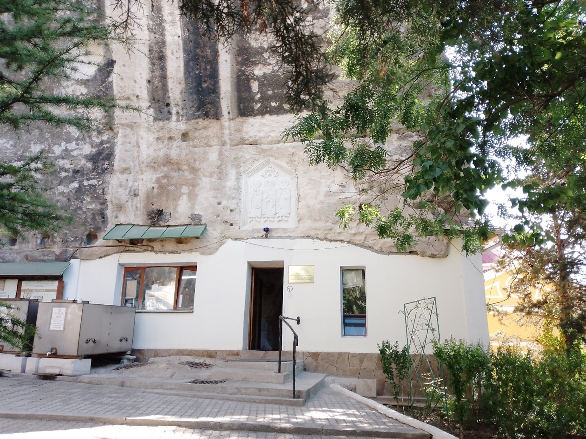 Пещерные храмы.