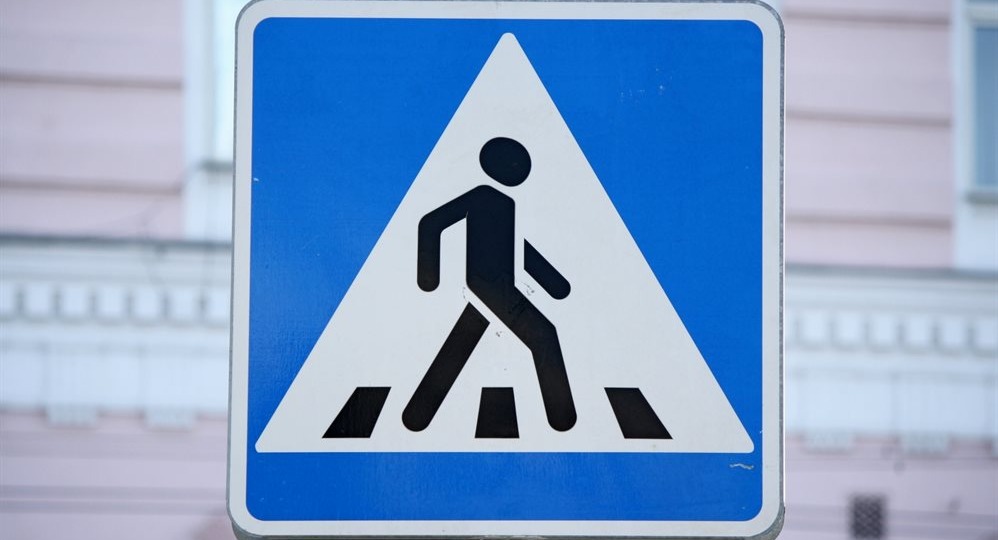 Знак «Пешеходный переход»: поле битвы между водителем и пешеходом