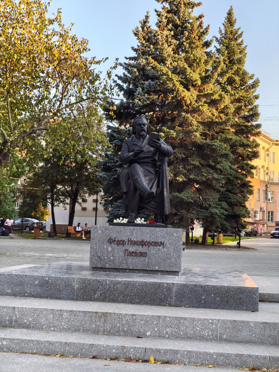 Памятник Ф.Н. Плевако в г. Челябинске