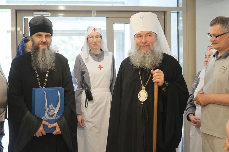    Фонд святой Екатерины / Священнослужители в гостях у сестер обители