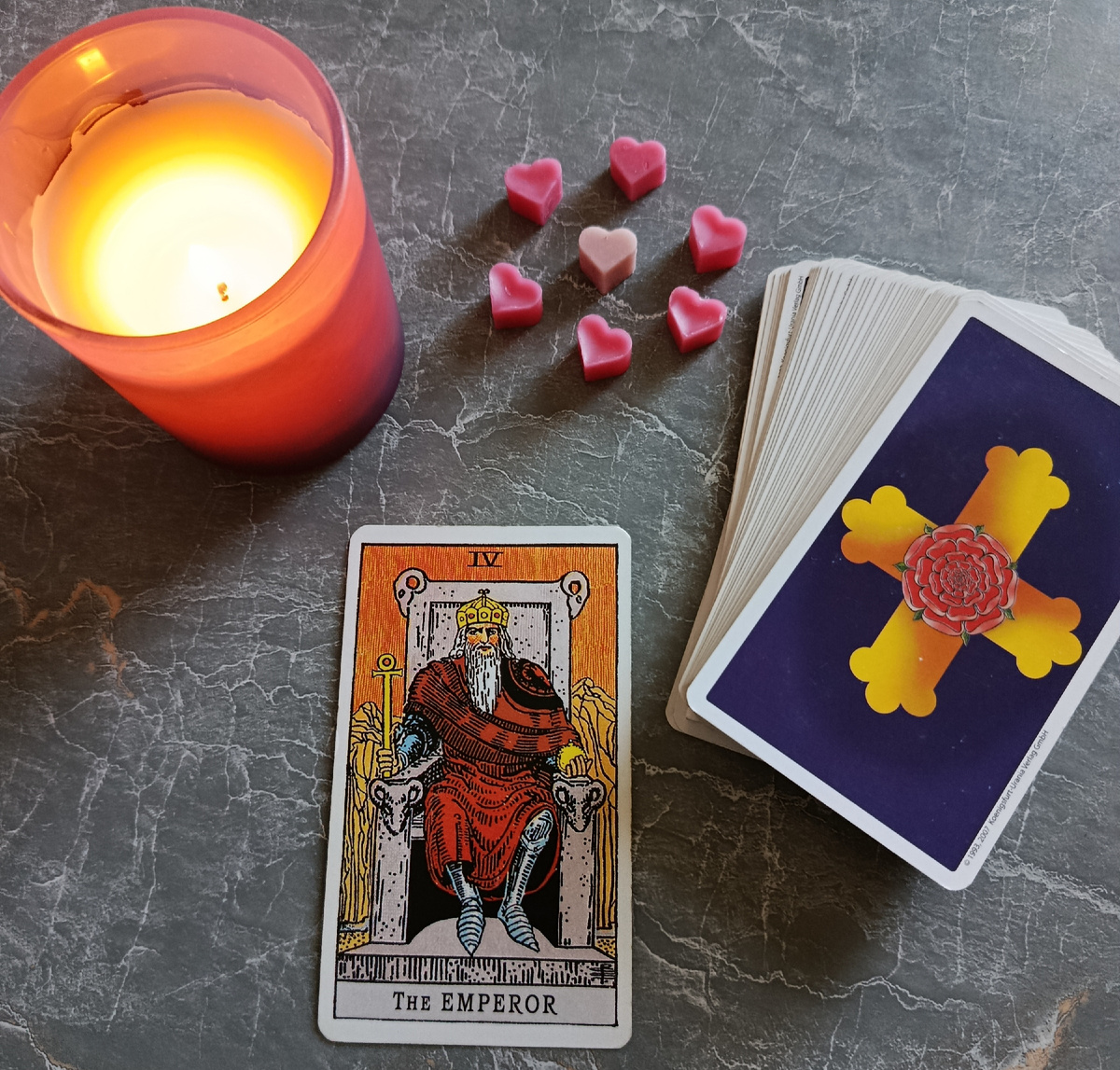 Фигурирует 4 Старший Аркан Император.