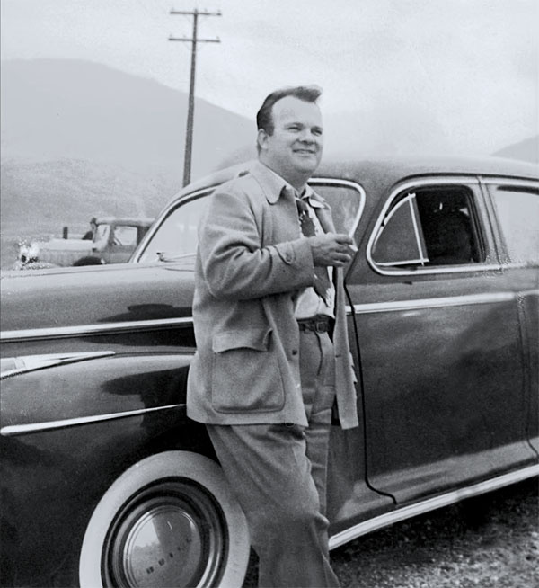 Тэкс Эйвери у машины