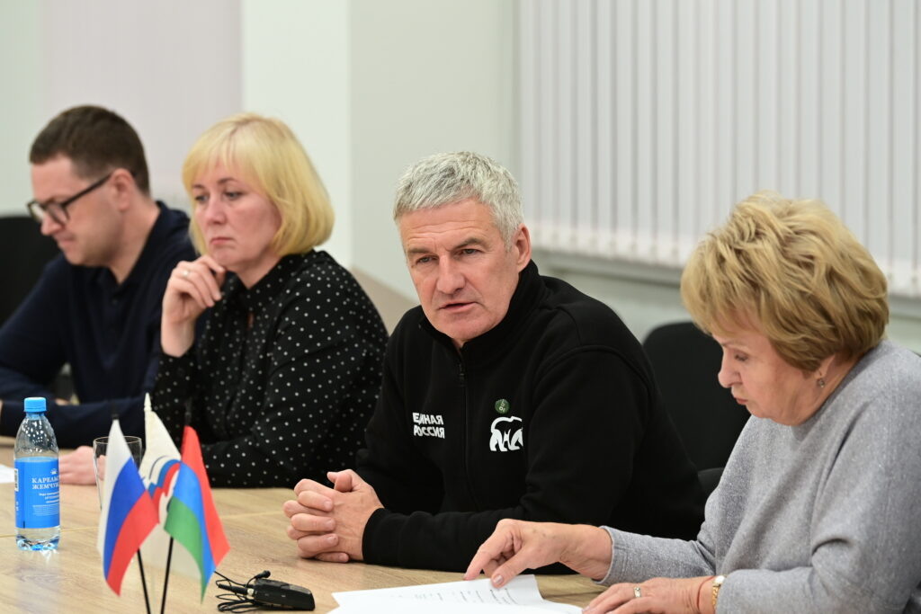 Глава Карелии А. Парфенчиков на встрече с депутатами Медвежьегорского окружного совета.