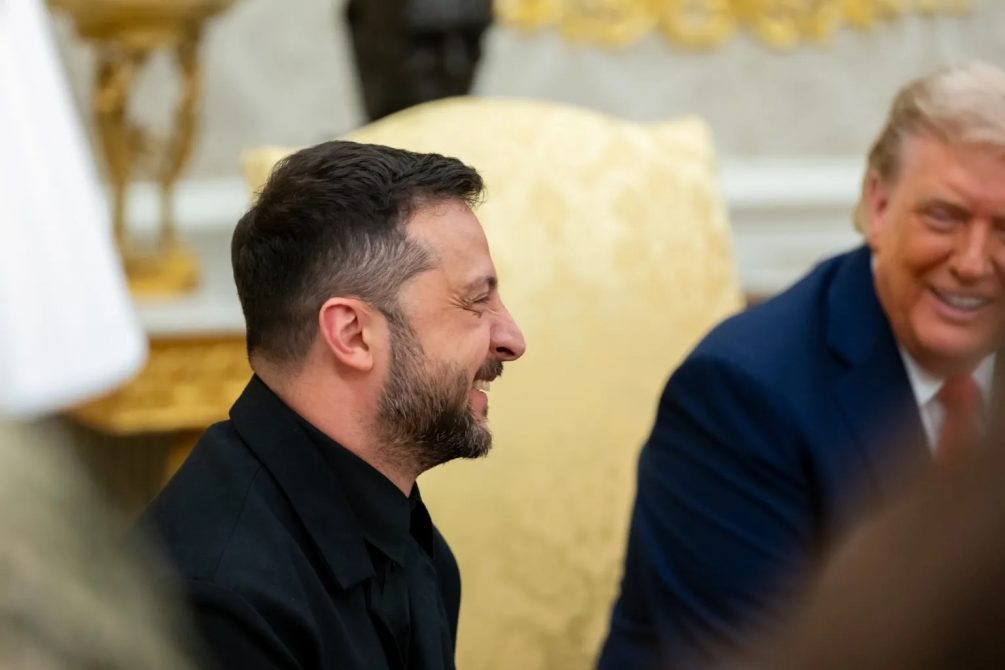    То, как Трамп "переобулся" стало неожиданностью даже для Зеленского. Внешне он радуется, но в душе явно чувствует - его просто используют! (Фото Белого Дома).