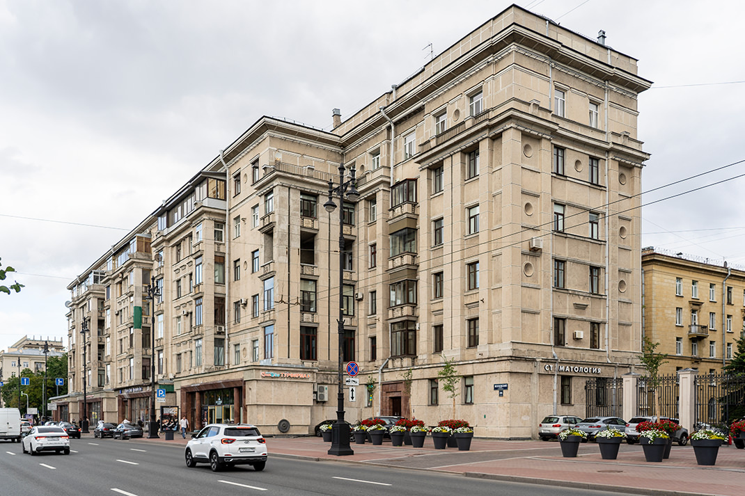 Жилые дома Ленсовета на Московском проспекте. Дом № 206