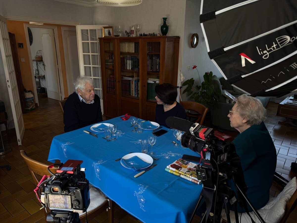 Основатель гурзуфского Музея Константина Коровина Виктория Жигунова берёт интервью у внука художника
Фото музея