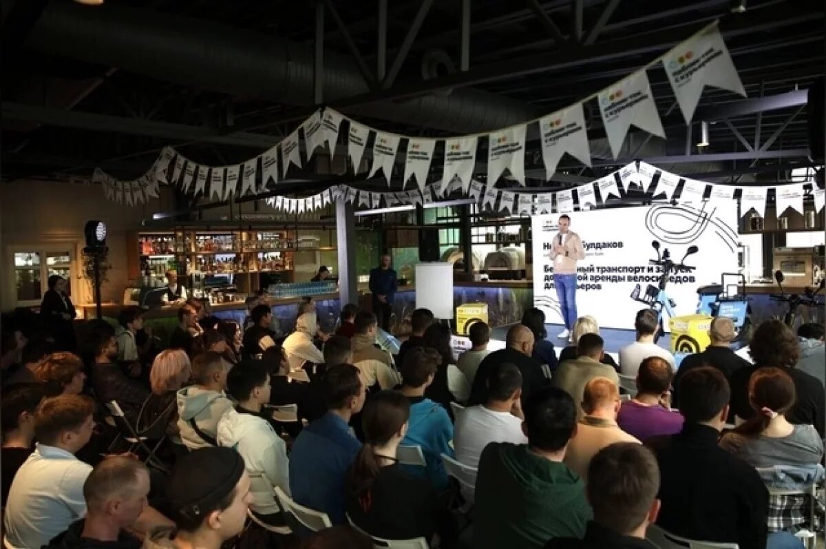    Казанские курьеры обсудили ПДД с экспертами на паблик-токе