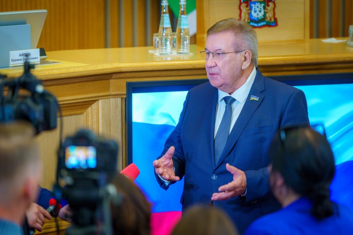    Борис Хохряков прокомментировал ключевые вопросы повестки очередного заседания Думы Югры