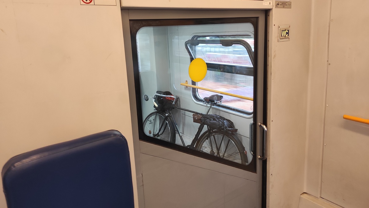 Фото сделано уже на Курском вокзале, когда толпа вышла