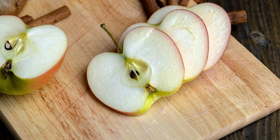 Что приготовить из дачных яблок, если варенье уже некуда ставить