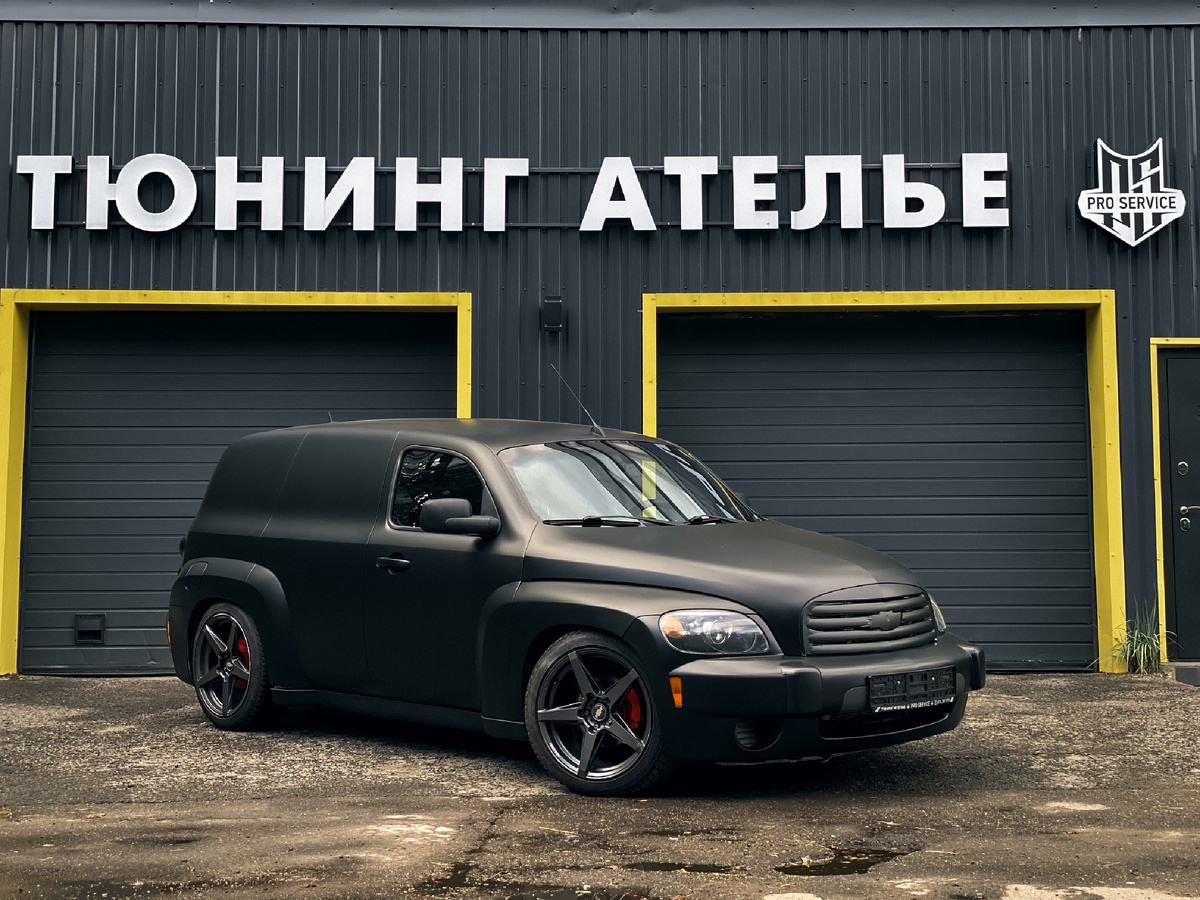 Chevrolet HHR притягивает взгляды, поскольку формы автомобиля отголосками из прошлого