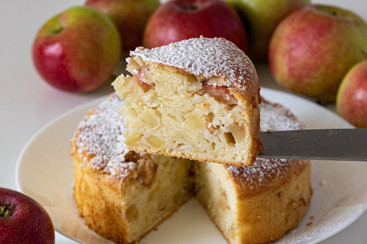 Шарлотка с яблоками