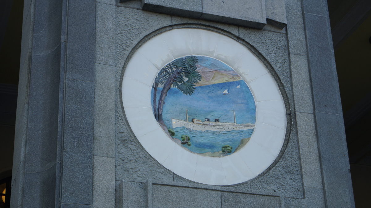 Медальон с кораблем