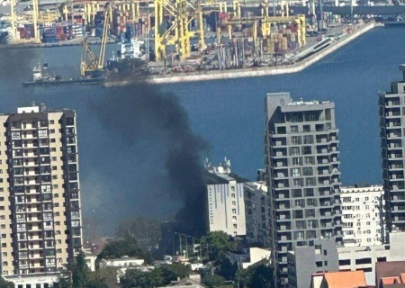    Украина атакует Новороссийск воздушными и морскими дронами. Есть жертвы