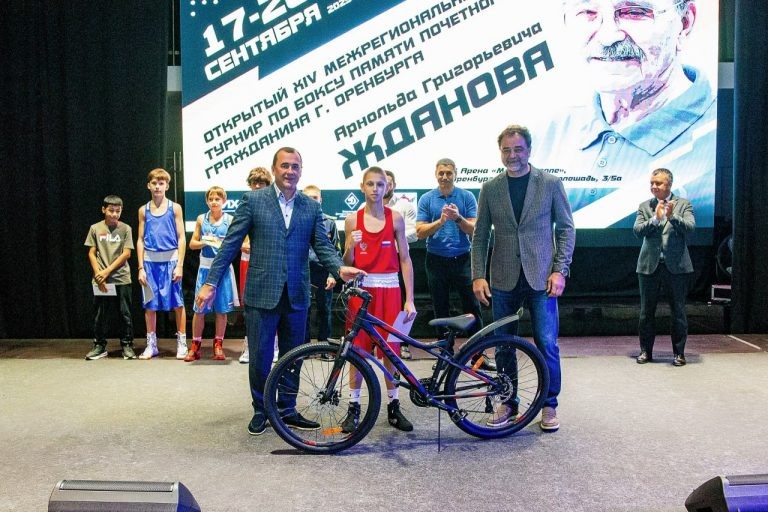    В Оренбурге подвели итоги турнира по боксу памяти Жданова Антон Пичурин