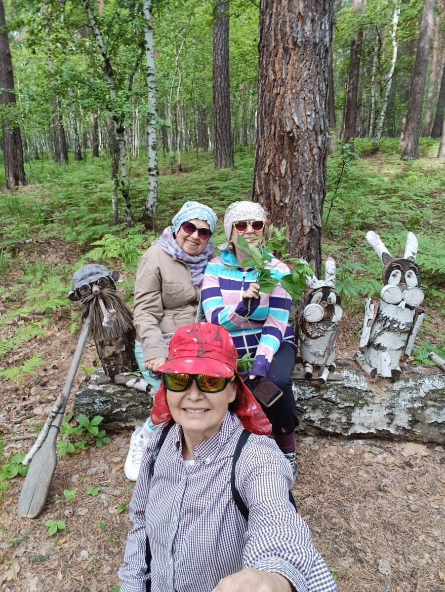 А вот в тот же день уже побежали в лес- смотреть на тропы, по которым Аллочка с Навыем гуляют