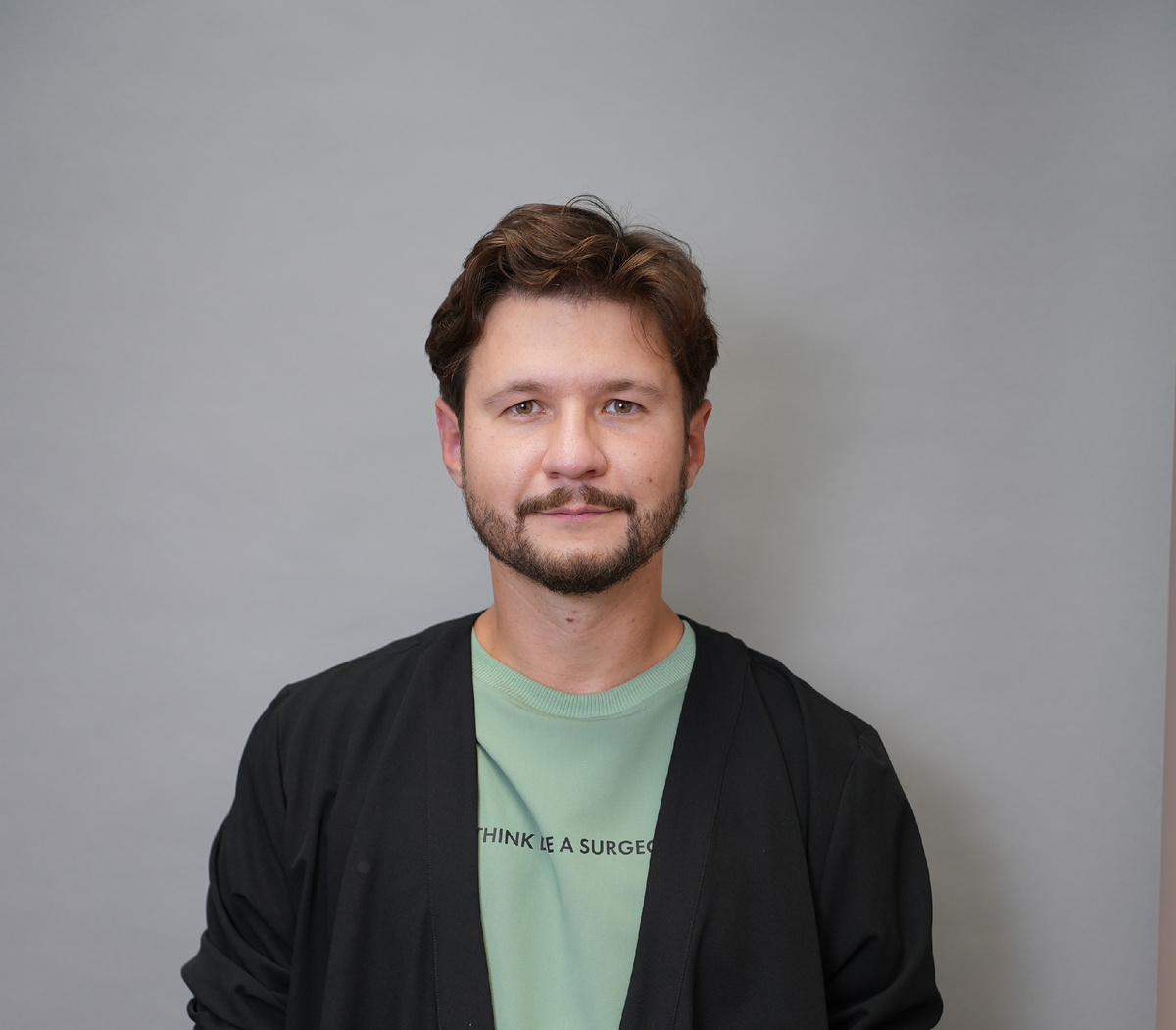 Стоматолог-хирург, имплантолог, ортопед. Главный врач клиники AXdent Антон Хмаренко.