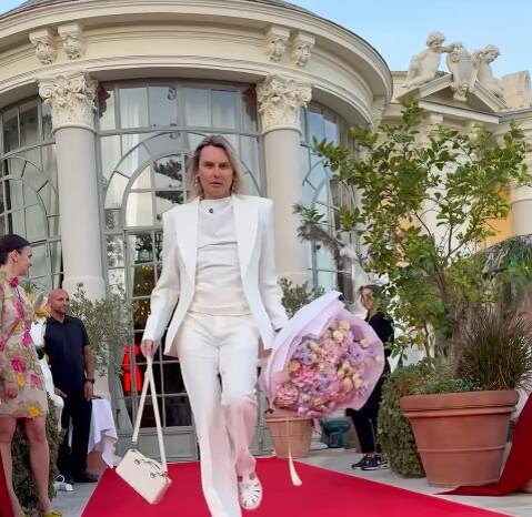 Сергей Григорьев-Апполонов продает курс "директор по рекламе"