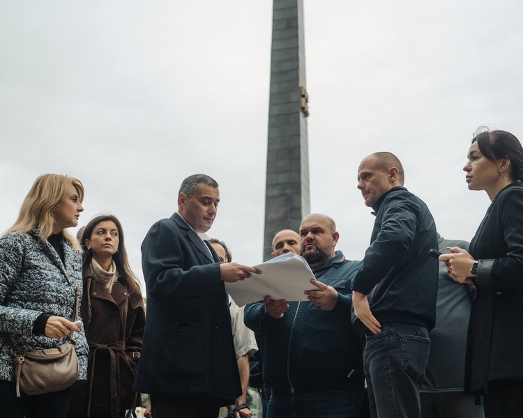     На курском мемориале планируют сохранить голубые ели