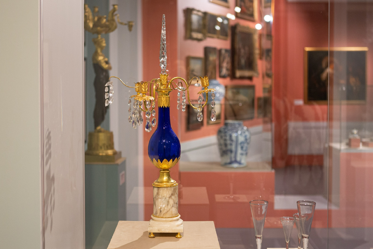 Жирандоль. Конец XVIII века. Стекло, мрамор, бронза, литье, чеканка, позолота, хрусталь, огранка. Из довоенного собрания музея «Новый Иерусалим»