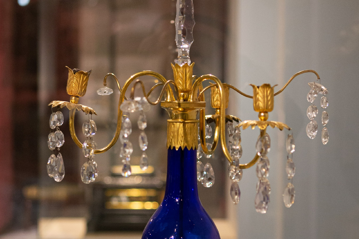 Жирандоль. Конец XVIII века. Стекло, мрамор, бронза, литье, чеканка, позолота, хрусталь, огранка. Из довоенного собрания музея «Новый Иерусалим»