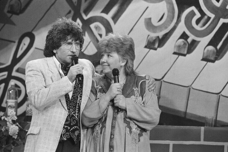 Поэтесса Лариса Рубальская и композитор Симон Осиашвили, 1 мая 1996 года