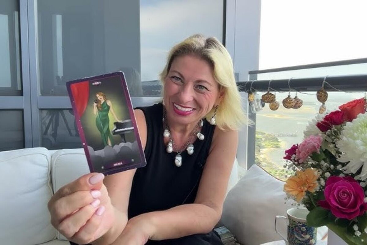    Анжела Перл кадр YouTube