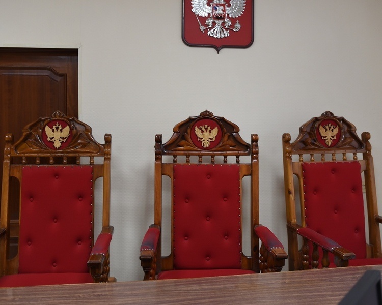     Жительница Курска обманула пожилую знакомую на 782 тысячи рублей