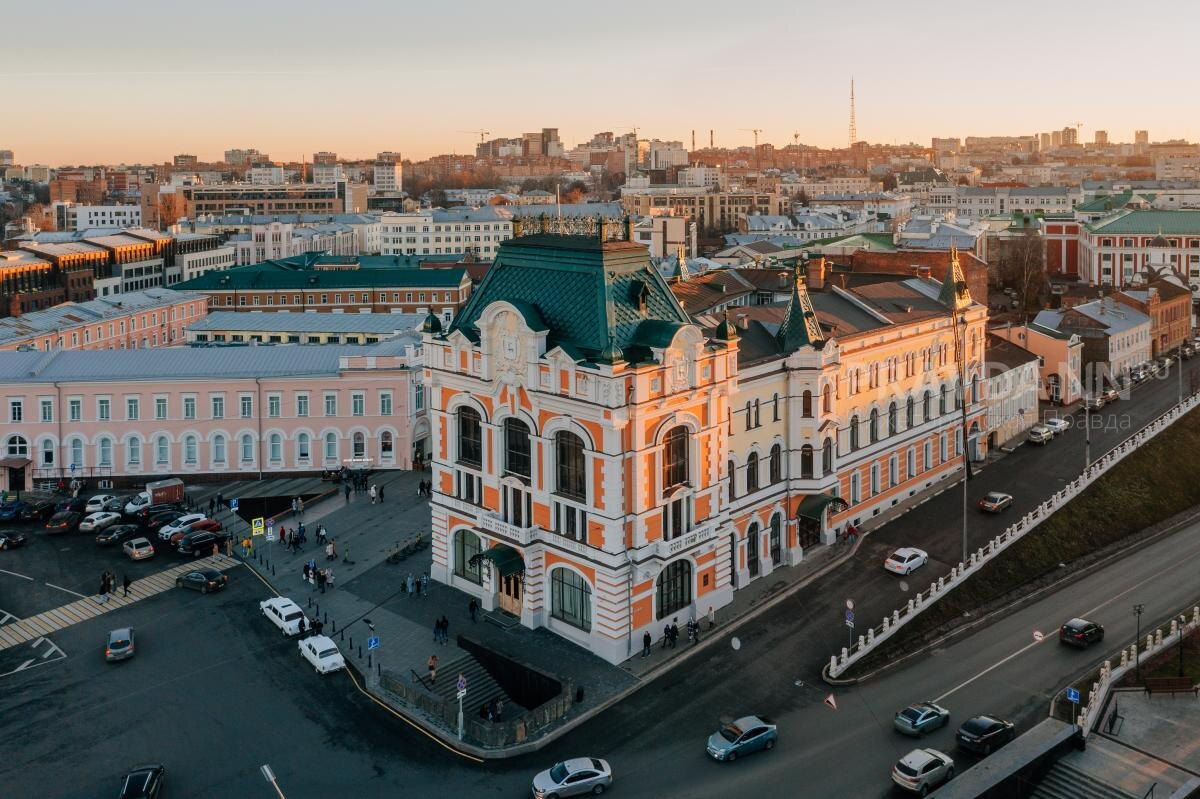    В городе работают два отеля, связанные с коммерческой деятельностью судьи Верховного суда