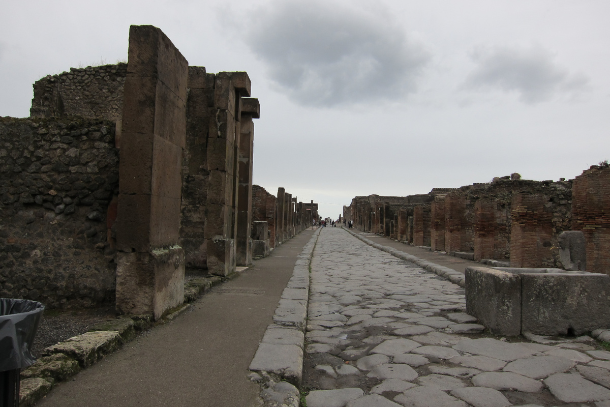 Помпеи в ноябре 2011 года. Фото из семейного архива