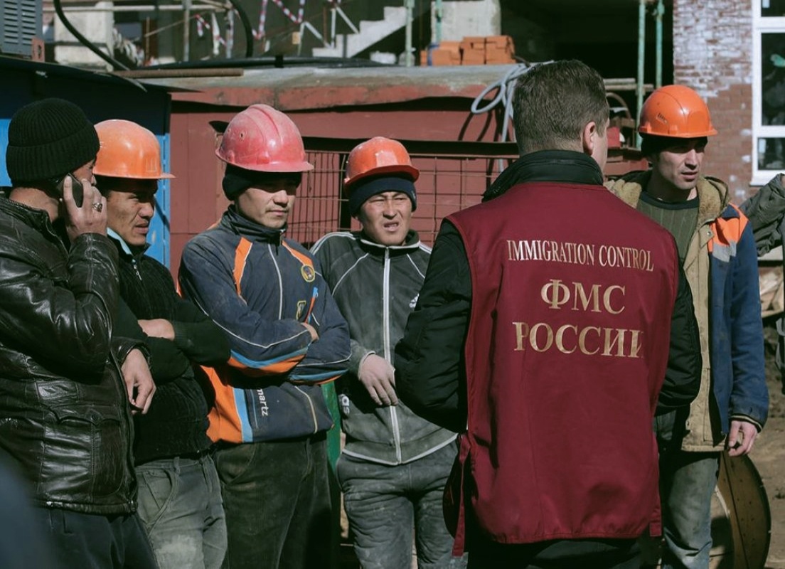 Из открытых источников в интернете. Мигранты на стройке.