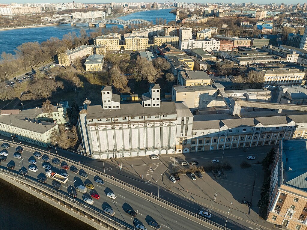 Невский район (с 1920 по 1949 год — Володарский район) — административно-территориальная единица Санкт-Петербурга. Расположен на юго-востоке города и является единственным районом, расположенным на обоих берегах Невы. Образован в марте 1917 года путём преобразования Шлиссельбургского участка, имевшего до революции статус пригорода, в полноценный городской район