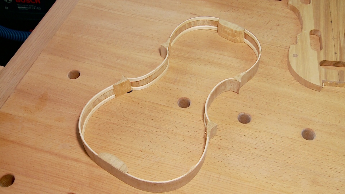 Задача реставратора - вернуть инструменту прежний вид и восстановить исходное звучание 