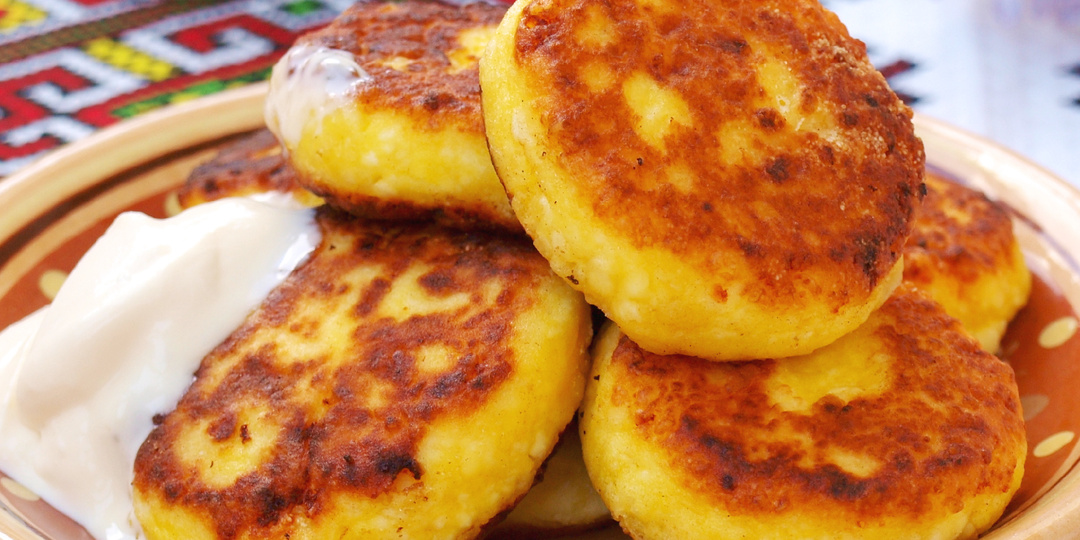 Творог + манка, а мука только для панировки – получаются мягкие, а не резиновые. Дети просят добавки (реально!)