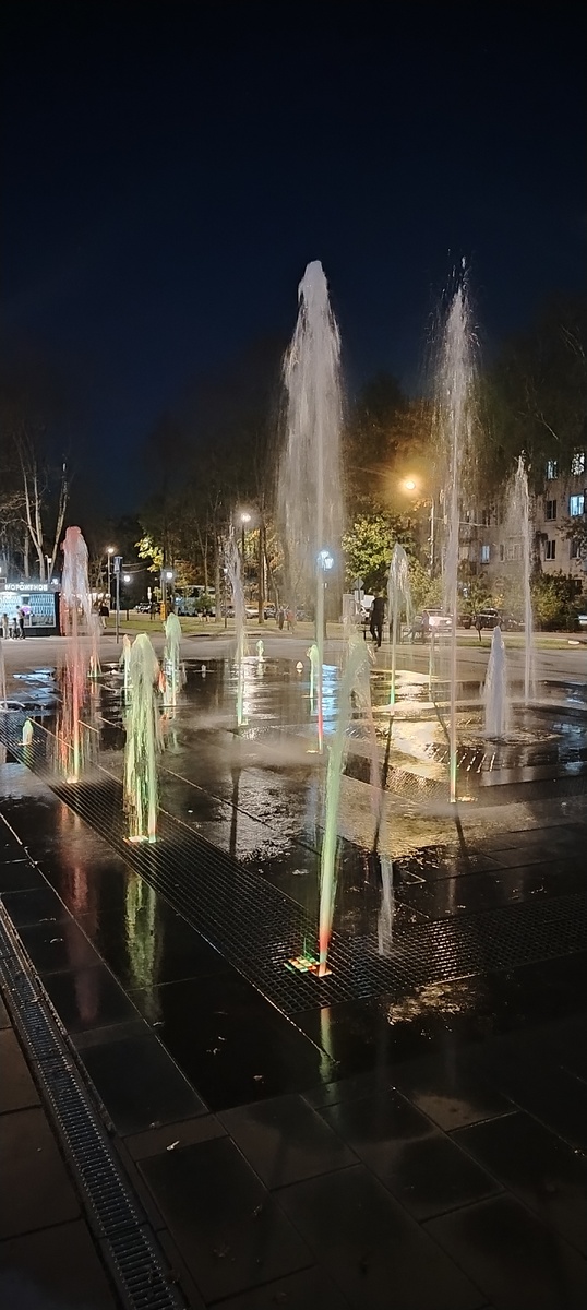 Фонтан напротив ДК Щёлково 