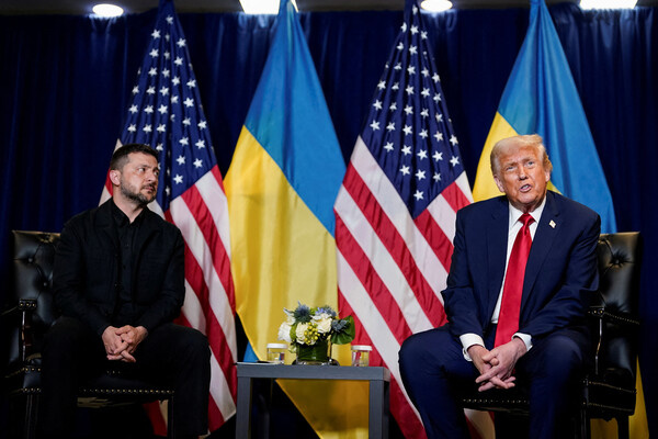 Президент США Дональд Трамп и президент Украины Владимир Зеленский во время переговоров на полях Генассамблеи ООН, 23 сентября 2025 года / Al Drago/Reuters 