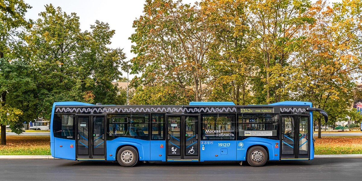 📷 1.1: Автобус 1342к с наклейкой «Москва — область»