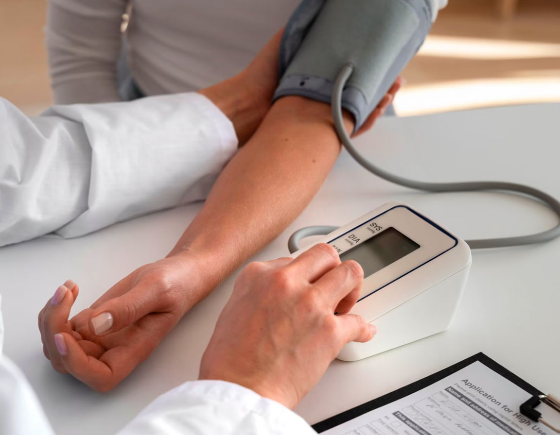 Измерение давления  и фиксация значений в дневник на протяжении полугода