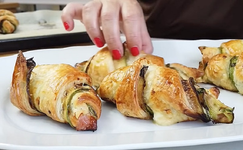 Круассаны с цукини и ветчиной: быстрая закуска, которая удивит гостей