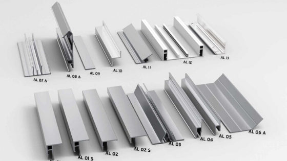 Различные типы багетов и профилей для натяжных потолков с подписями и размерами