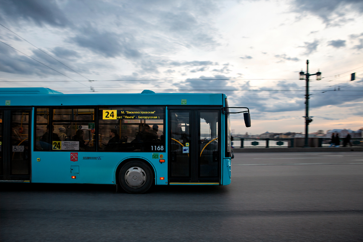 лазурный автобус для примера