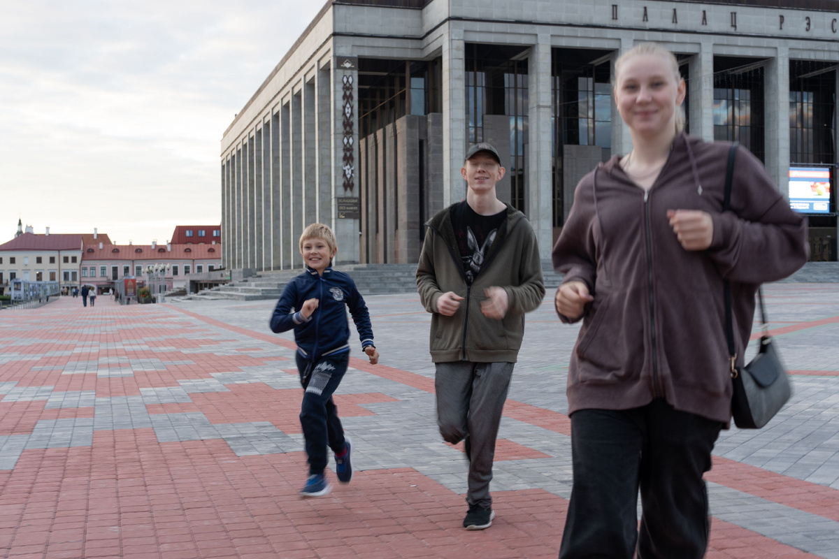 Рыжий(большой) и белая - мои.