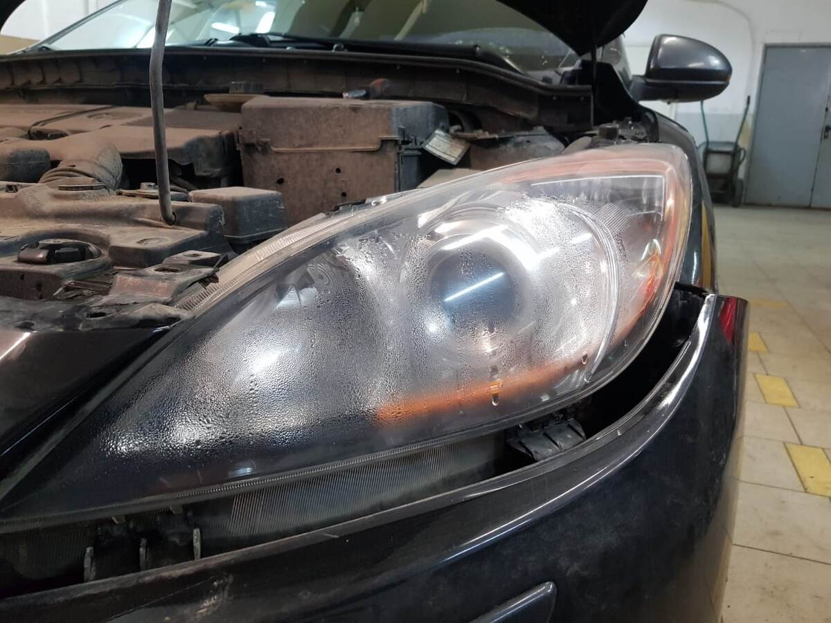 Запотевание фары Mazda 3 BL