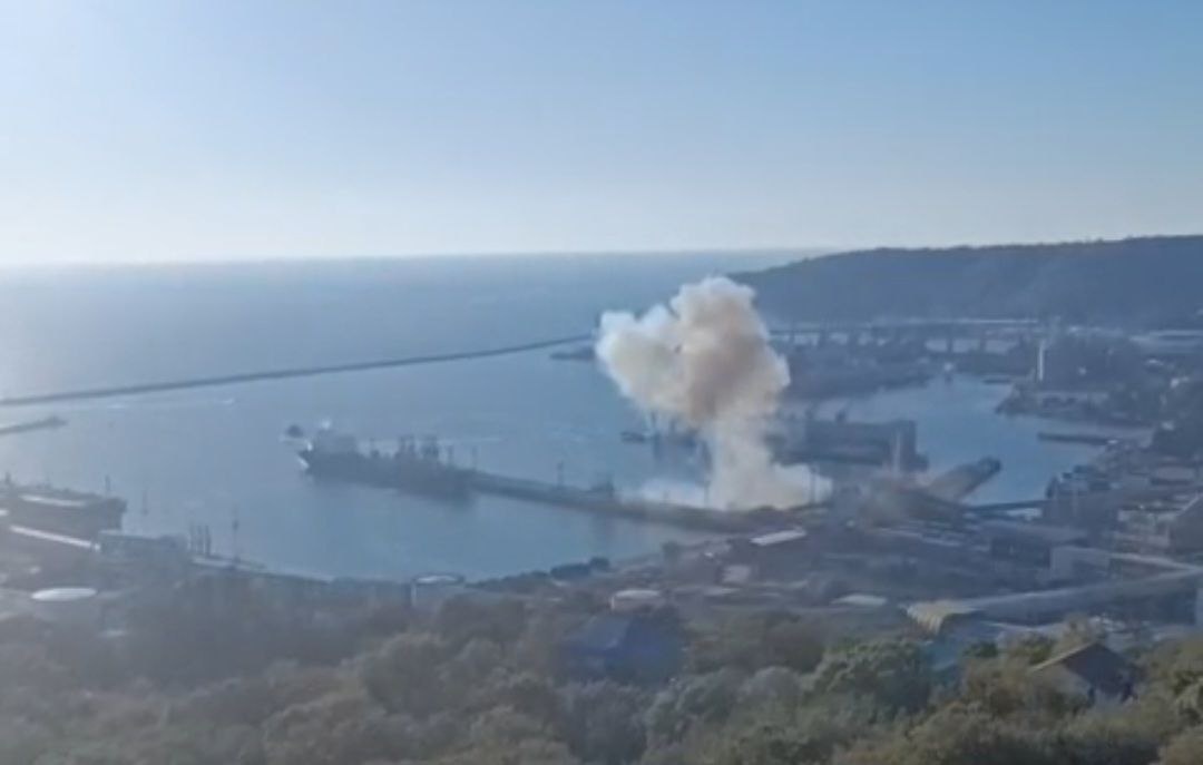 Смотреть и смаковать мне это не нравится. Но и демонстративно закрывать глаза тоже не считаю не правильным